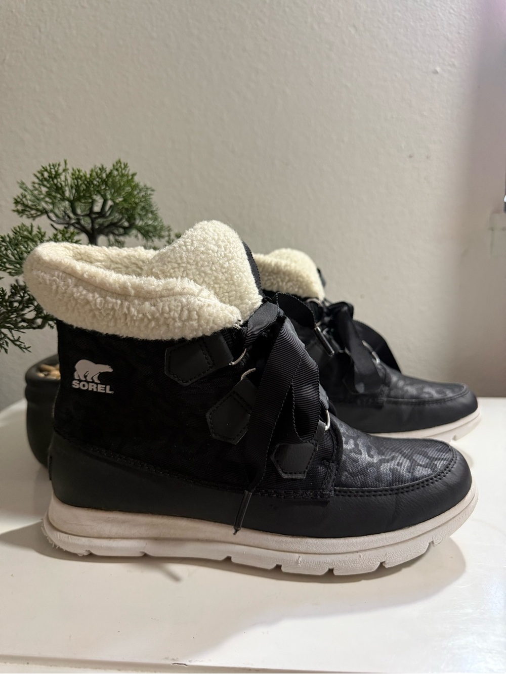 Sorel Explorer Carnival women size 7.5 black Faux-Fur Collar Lace-Up Winter Boot - Picture 2 of 10